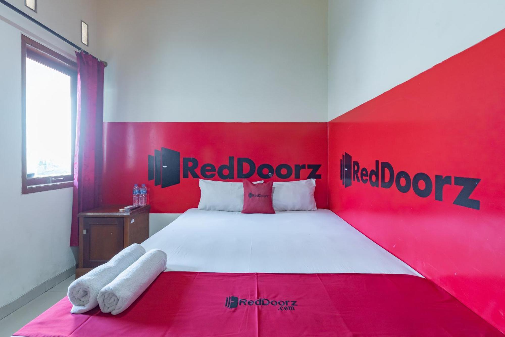 Reddoorz Near Pasar Pagi 2 By Cassana Hotell Cirebon Eksteriør bilde
