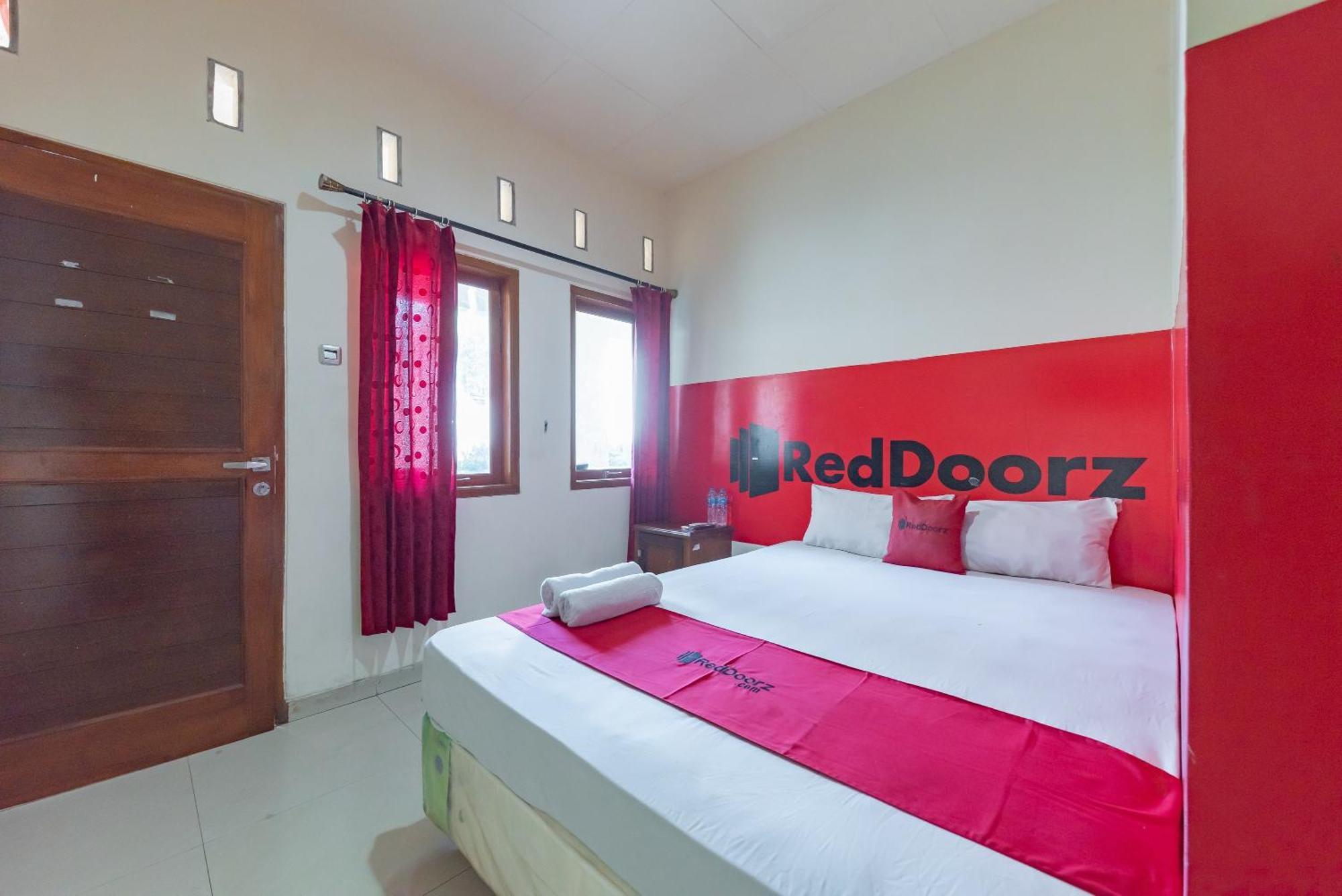 Reddoorz Near Pasar Pagi 2 By Cassana Hotell Cirebon Eksteriør bilde